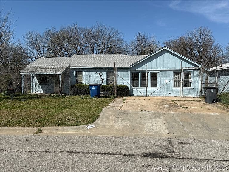Listing photo 3