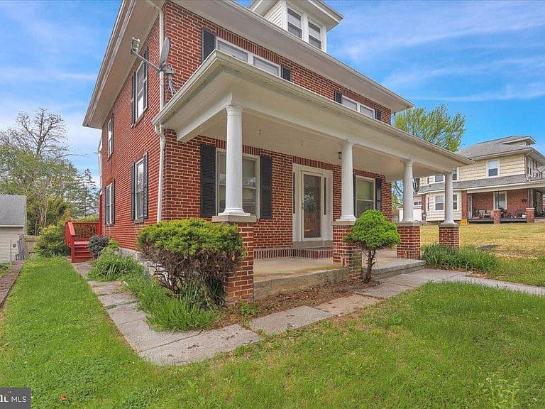 Listing photo 3