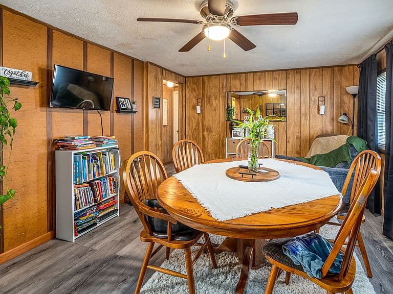 Listing photo 5