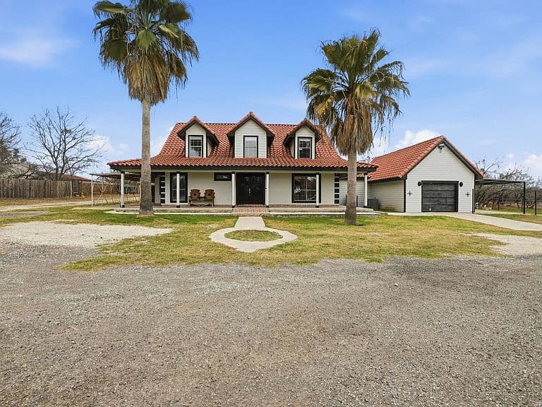 Listing photo 2