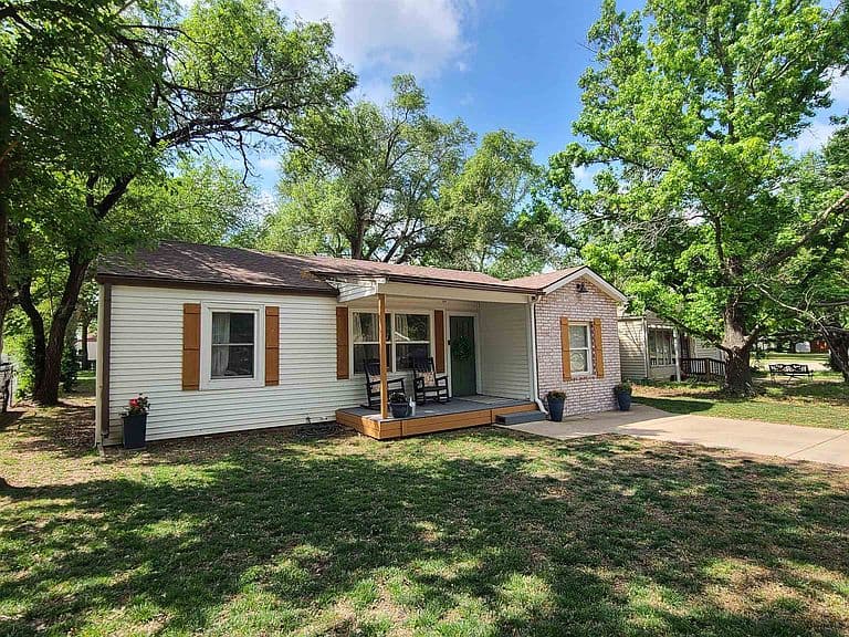 Listing photo 4