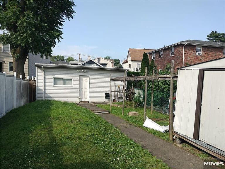 Listing photo 4