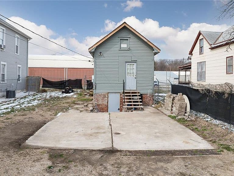 Listing photo 5