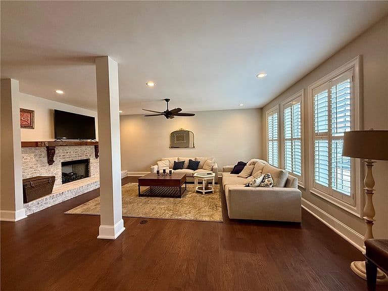 Listing photo 5