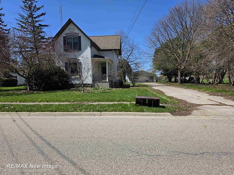 Listing photo 3