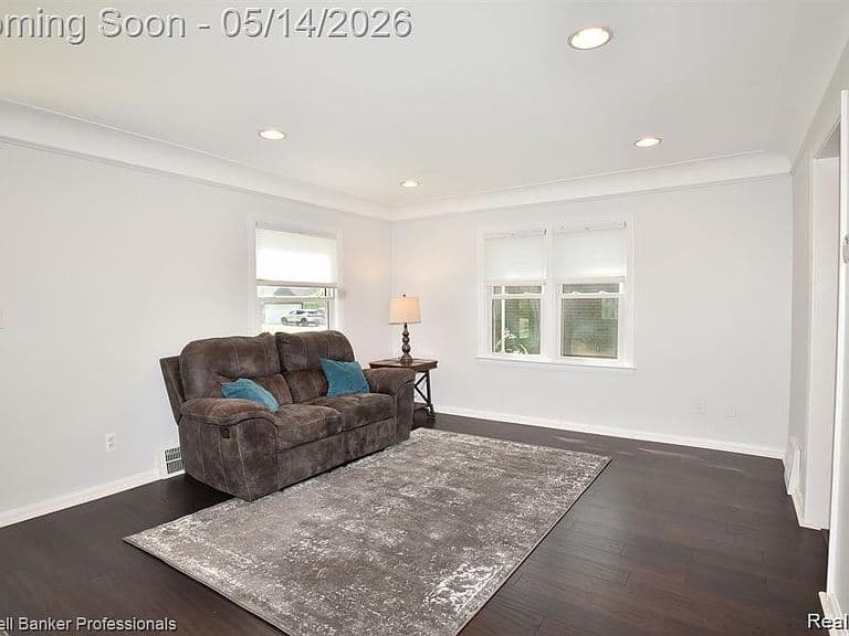 Listing photo 5