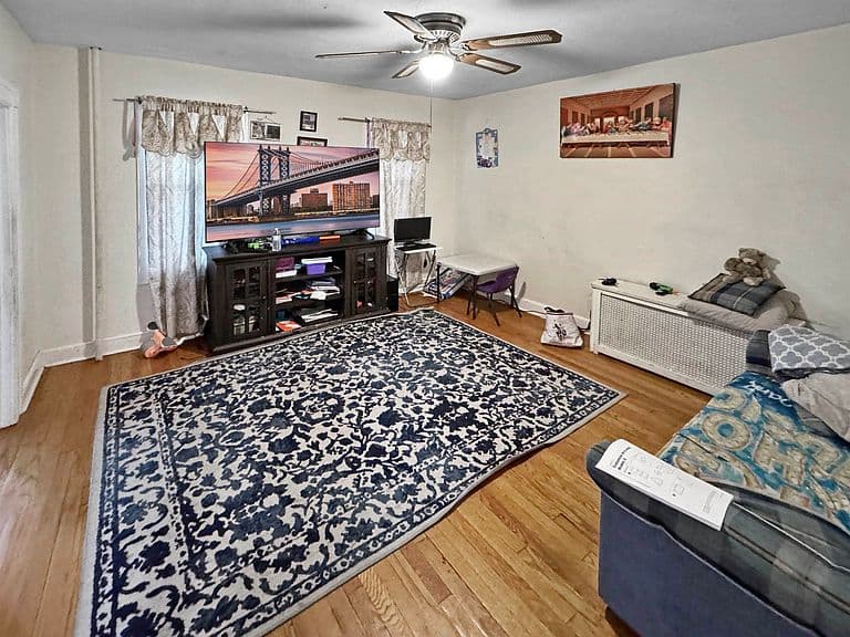 Listing photo 3