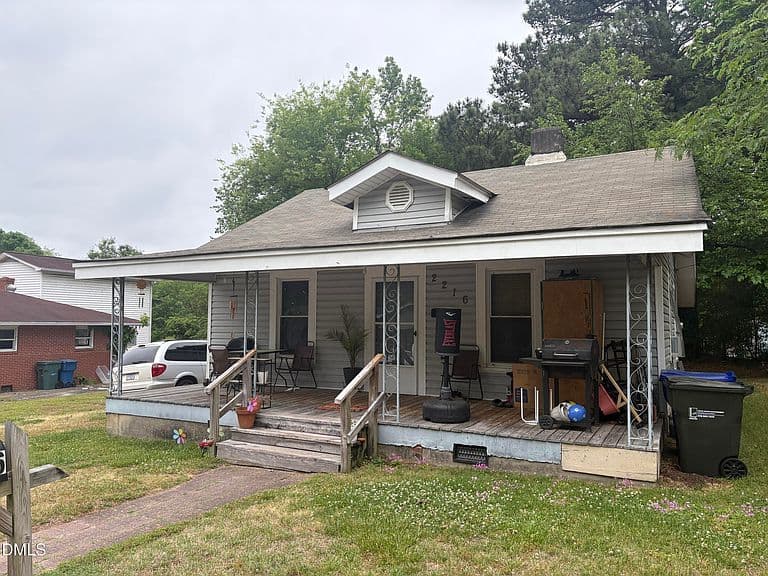 Listing photo 2