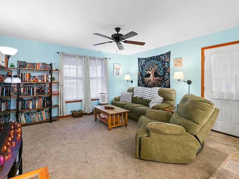 Listing photo 5