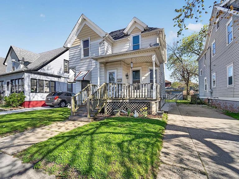 Listing photo 2
