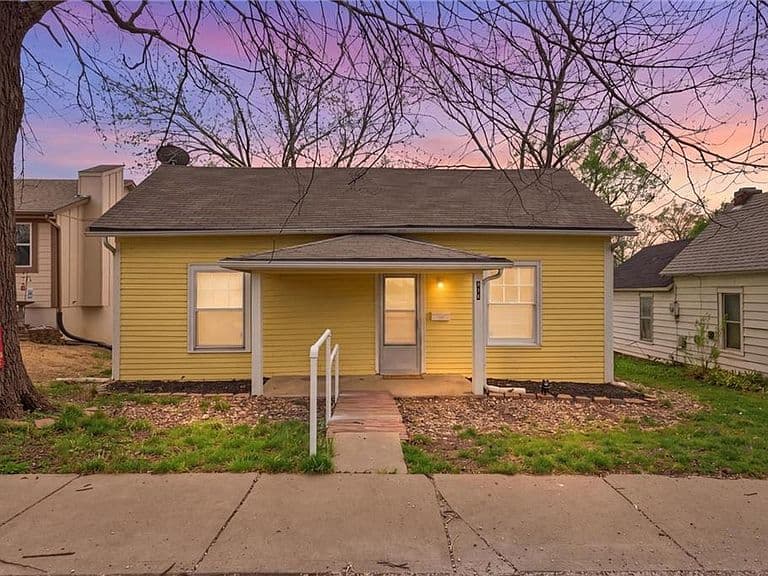Listing photo 2