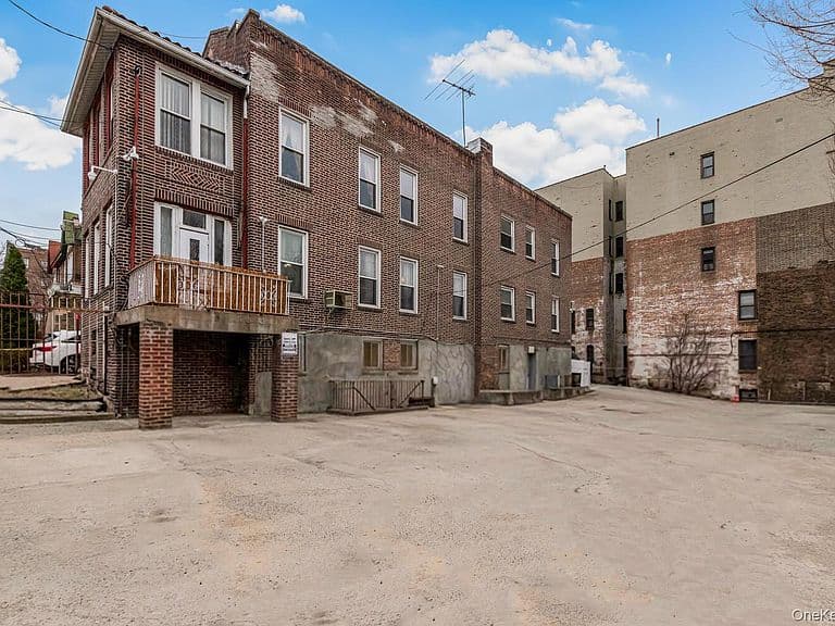 Listing photo 4