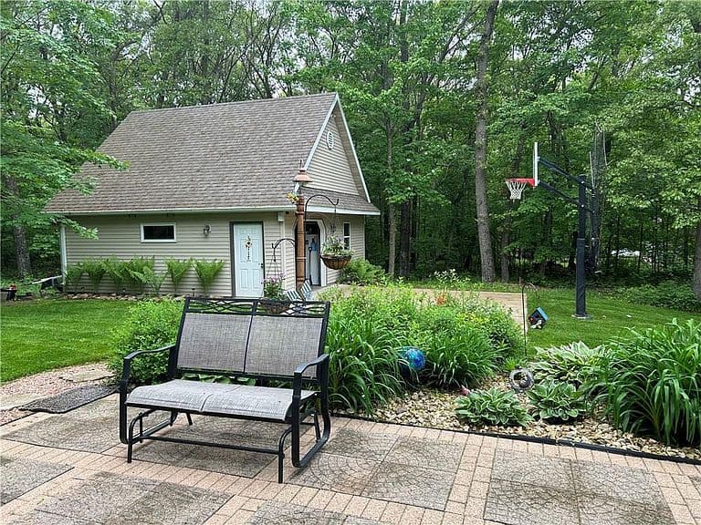 Listing photo 5