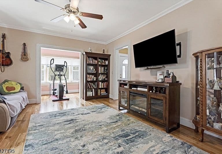 Listing photo 3