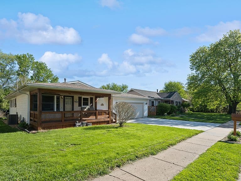 Listing photo 2