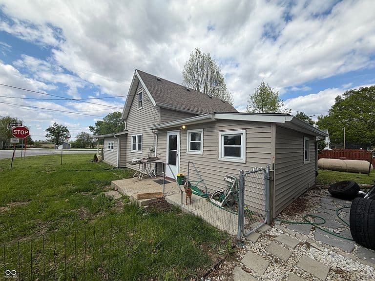 Listing photo 2