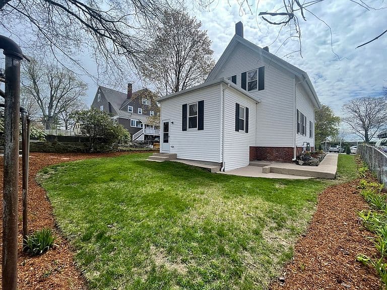 Listing photo 5