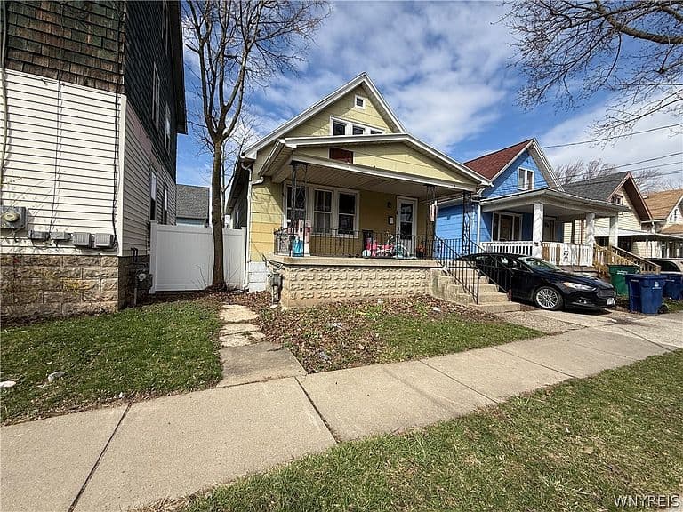 Listing photo 2