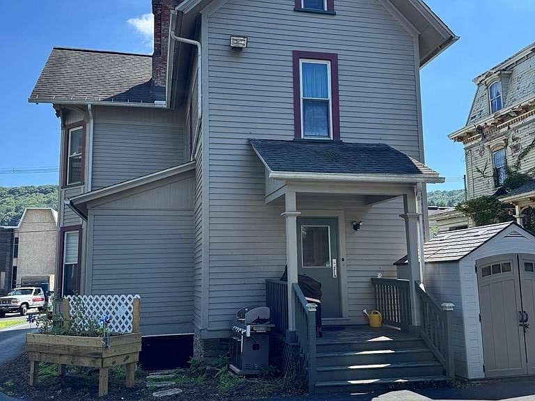 Listing photo 2