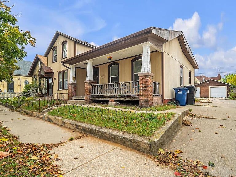 Listing photo 3