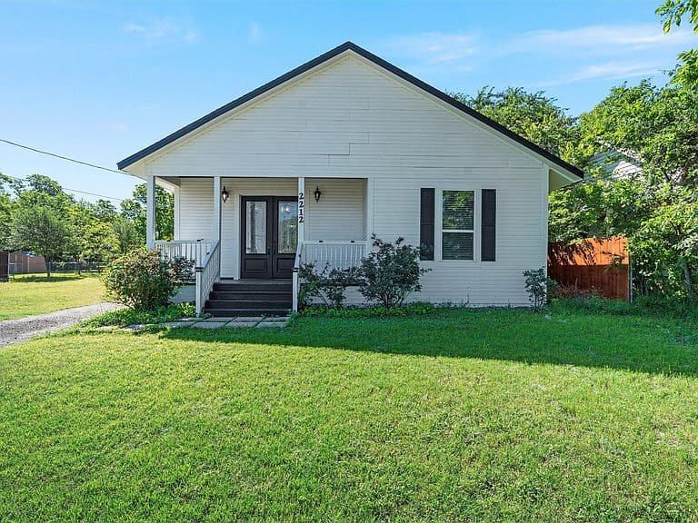 Listing photo 2
