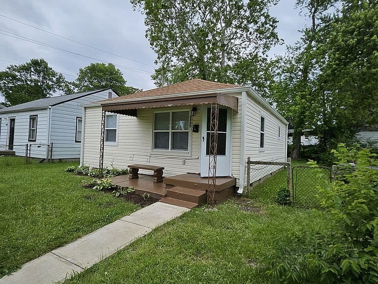 Listing photo 2
