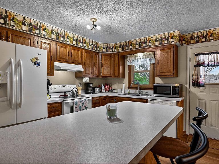Listing photo 5