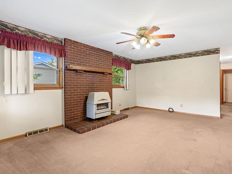 Listing photo 5