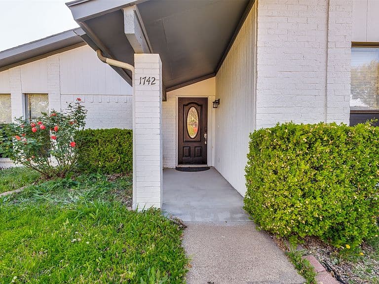 Listing photo 3