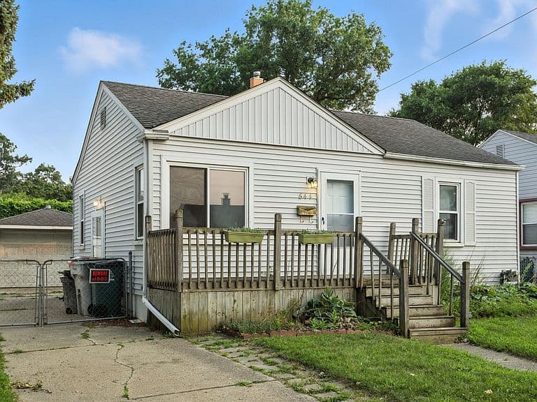 Listing photo 3