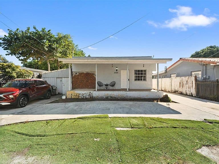 Listing photo 2