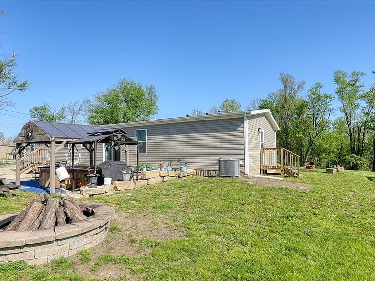 Listing photo 5
