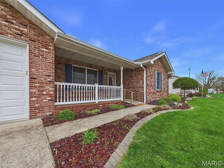Listing photo 4