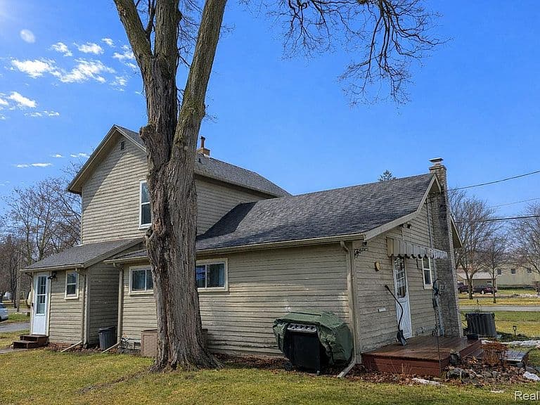 Listing photo 5