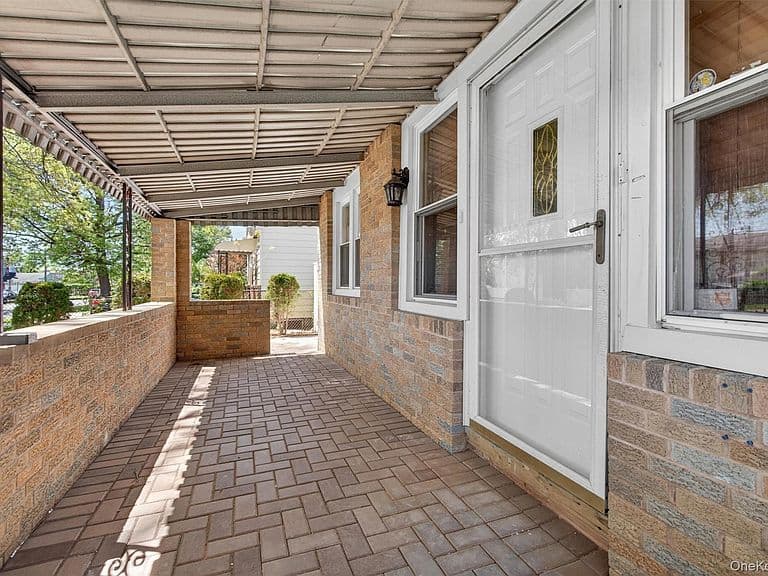 Listing photo 5