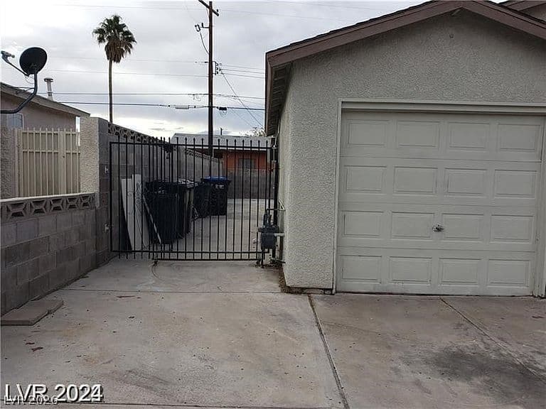 Listing photo 5