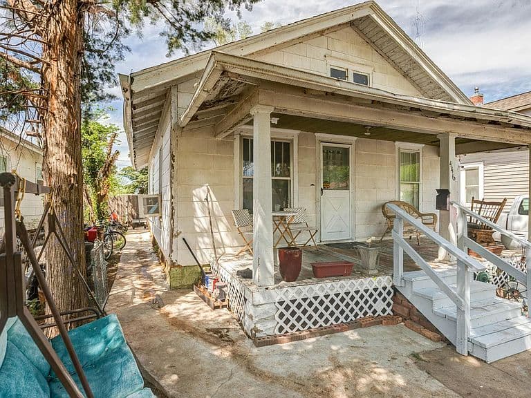 Listing photo 2