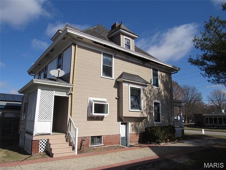 Listing photo 2