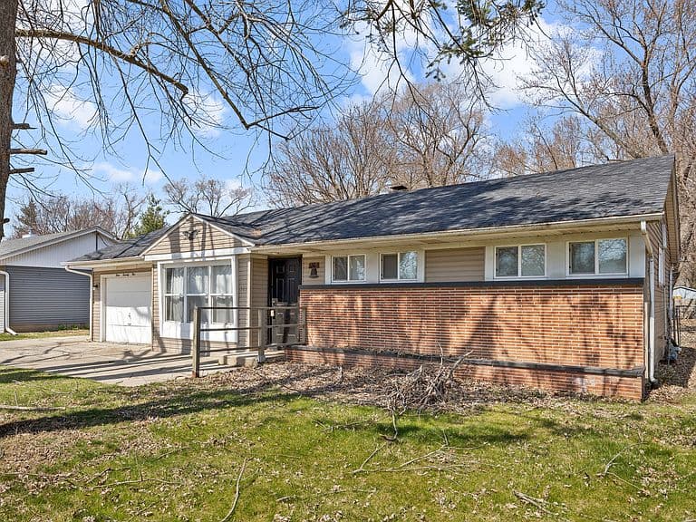 Listing photo 2