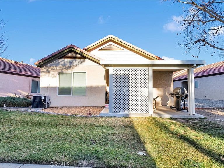 Listing photo 4