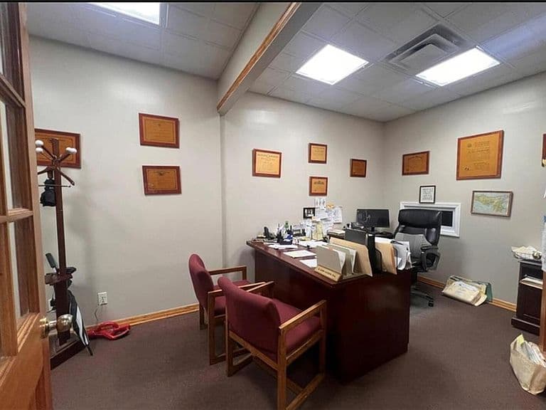 Listing photo 2
