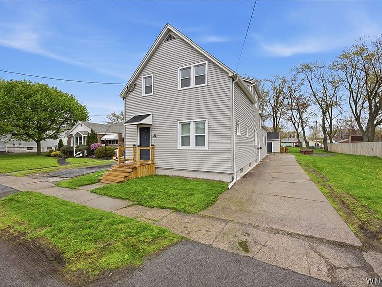 Listing photo 2