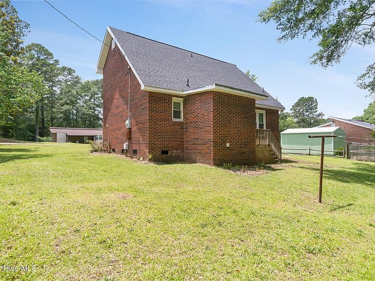 Listing photo 3