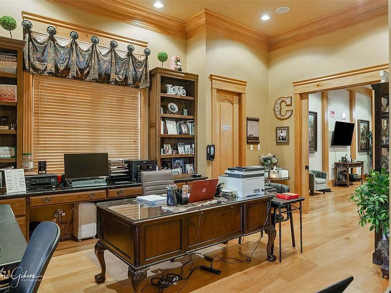 Listing photo 5