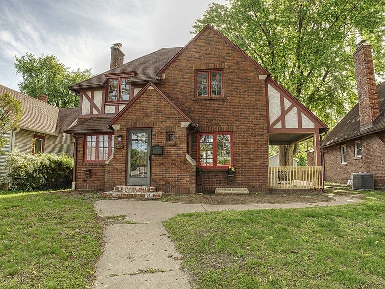 Listing photo 2