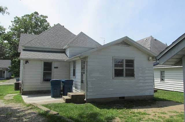 Listing photo 2
