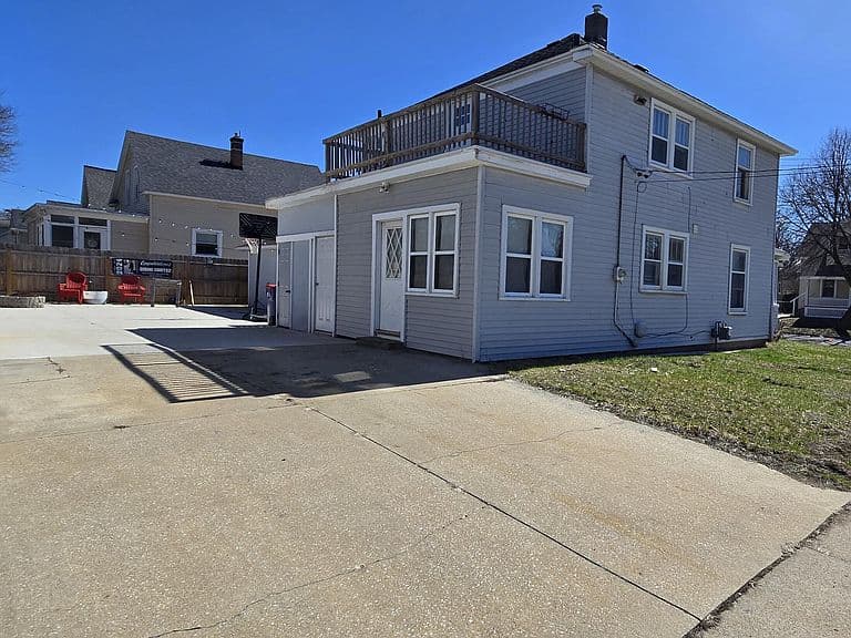 Listing photo 2
