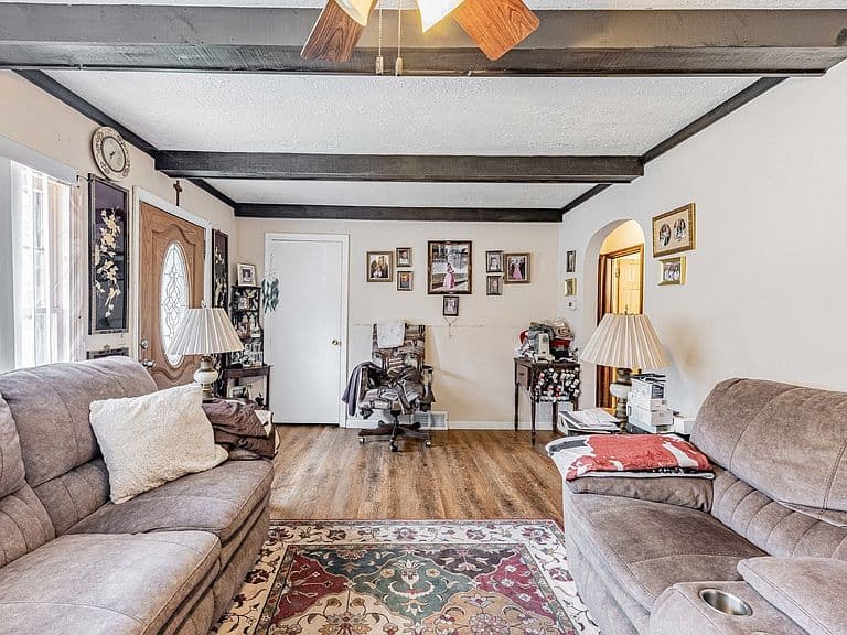 Listing photo 3