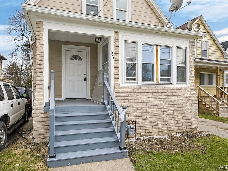 Listing photo 2