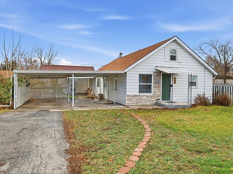 Listing photo 3